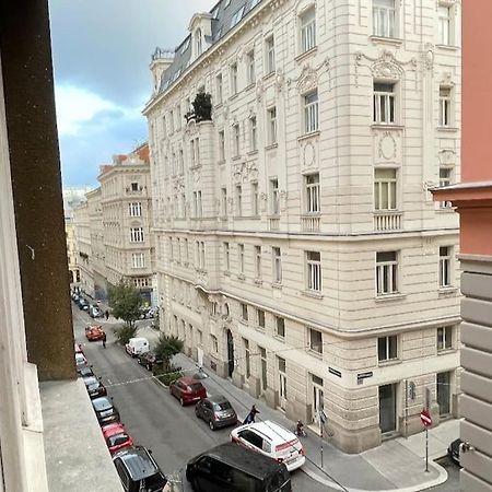 Mariahilfer Street Apartment Вена Экстерьер фото