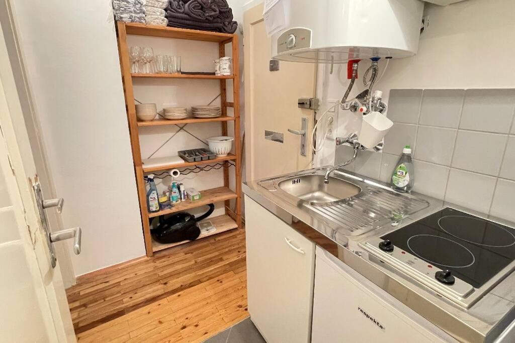 Mariahilfer Street Apartment Вена Экстерьер фото