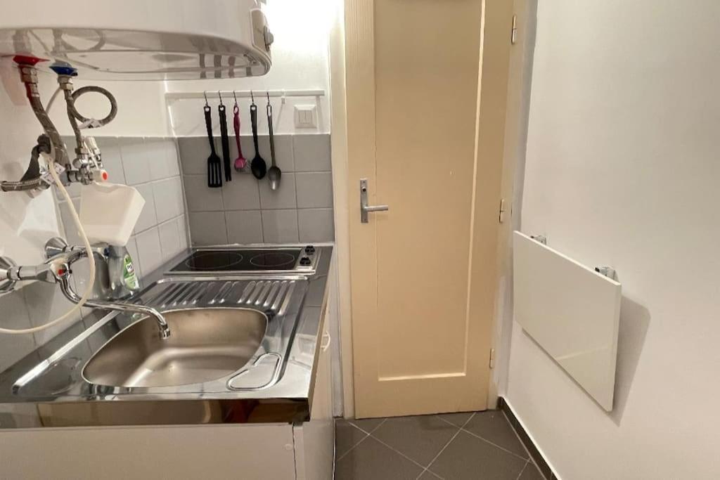 Mariahilfer Street Apartment Вена Экстерьер фото